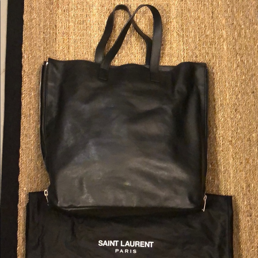 Beautiful Saint Laurent Zipper Tote
